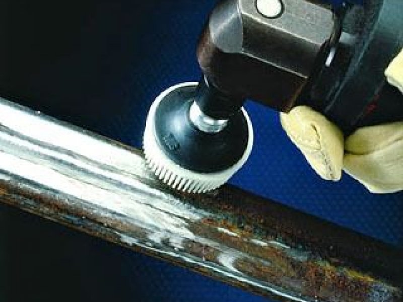  Obrada površina s Scotch-Brite™ RD-ZB Roloc™ aksijalnim četkama 